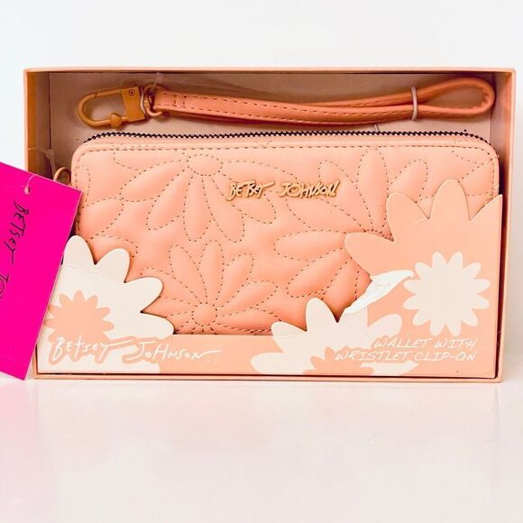 NWT Betsey Johnson Quilted Flowers Coral Pink Zip All Around Wristlet Wallet!!! - Picture 1 of 12